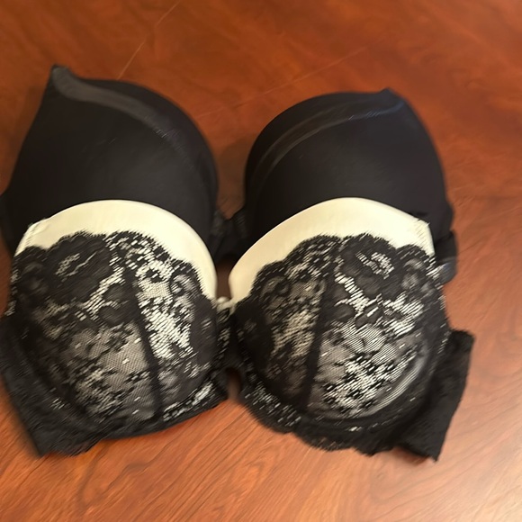 Victoria's Secret Other - Victoria’s Secret 2 bras size 34 DD